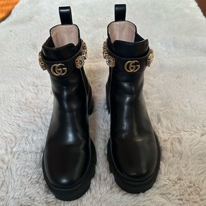 Gucci leather ankle boots with belt